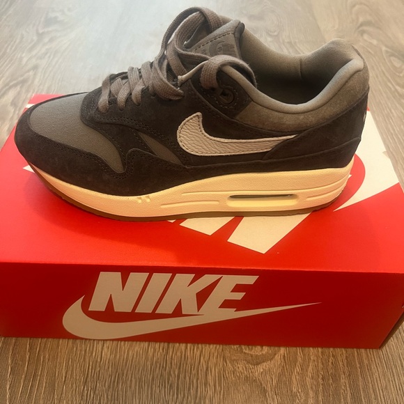 Nike Air Max - Picture 2 of 2